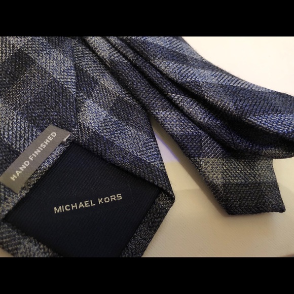 Michael Kors brand new blue & grey check tie - Picture 4 of 4
